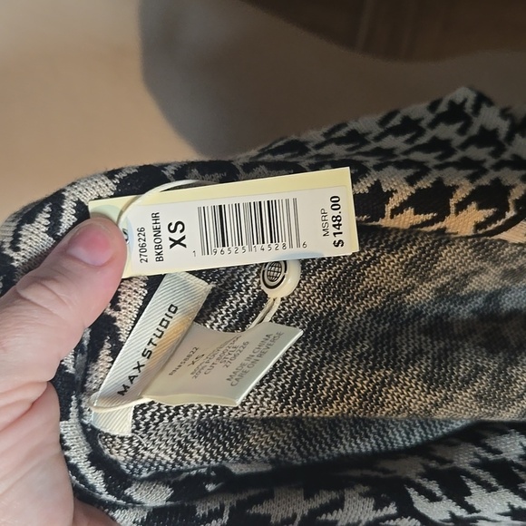 Max Studio Black and White Women's Sweater Cardigan NEW - Picture 9 of 9